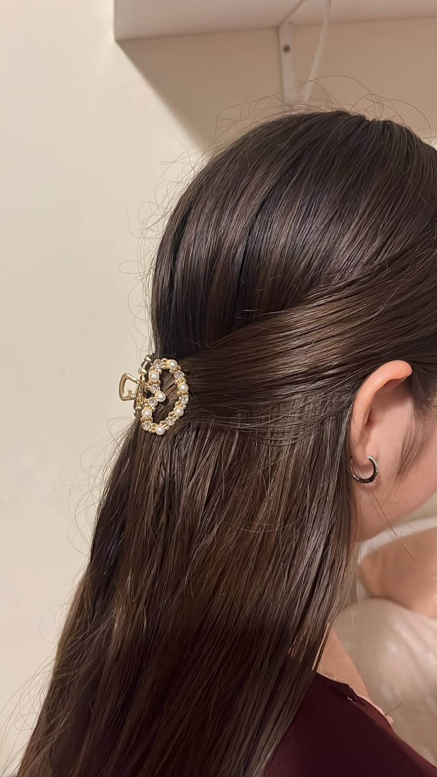 Mini presilha dourada com pérolas e strass