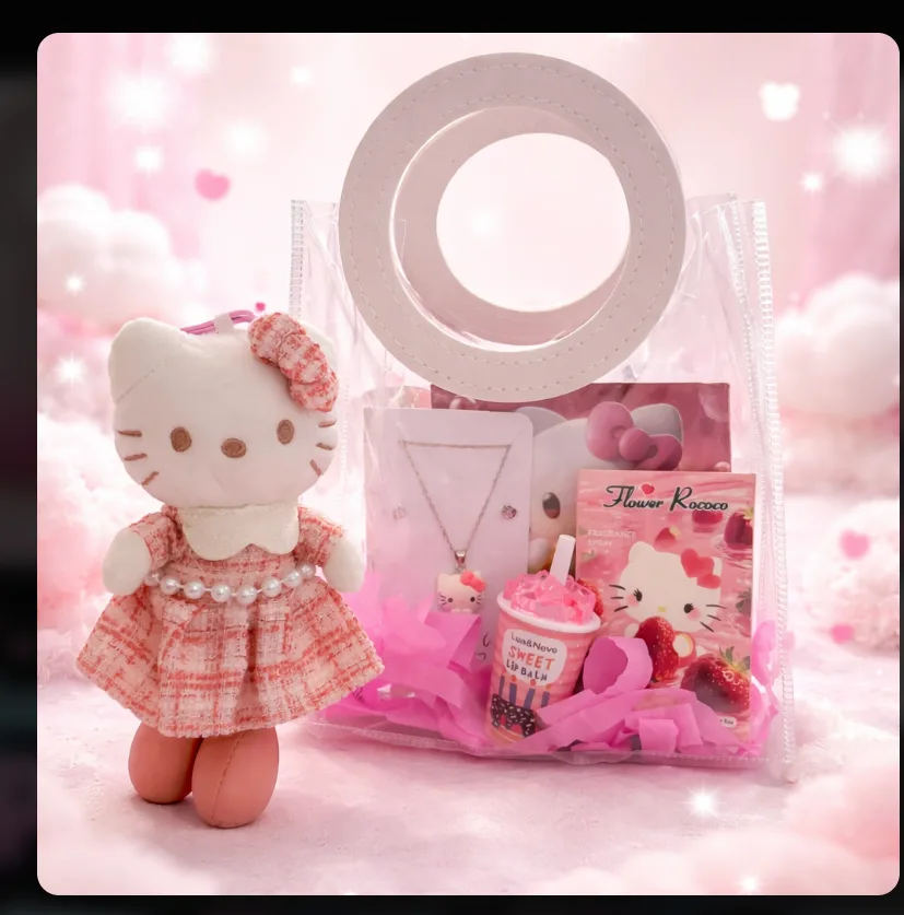 Kit presenteável com boneca Hello Kitty, acessórios e itens de papelaria, sobre fundo rosa.