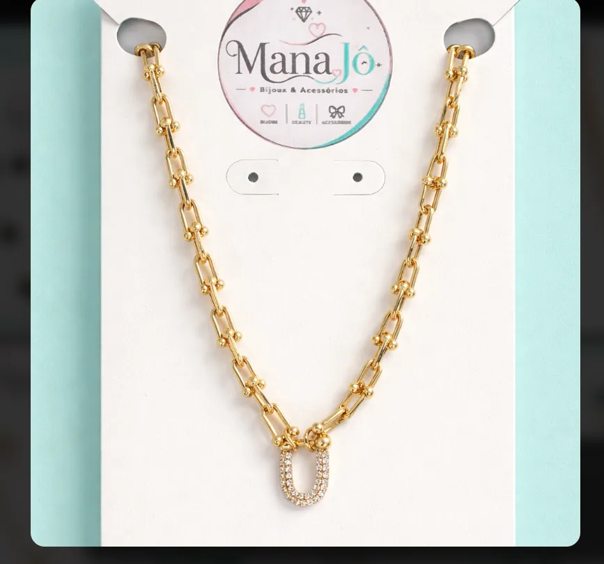 Colar dourado com elos alongados inspiração com pingente com strass