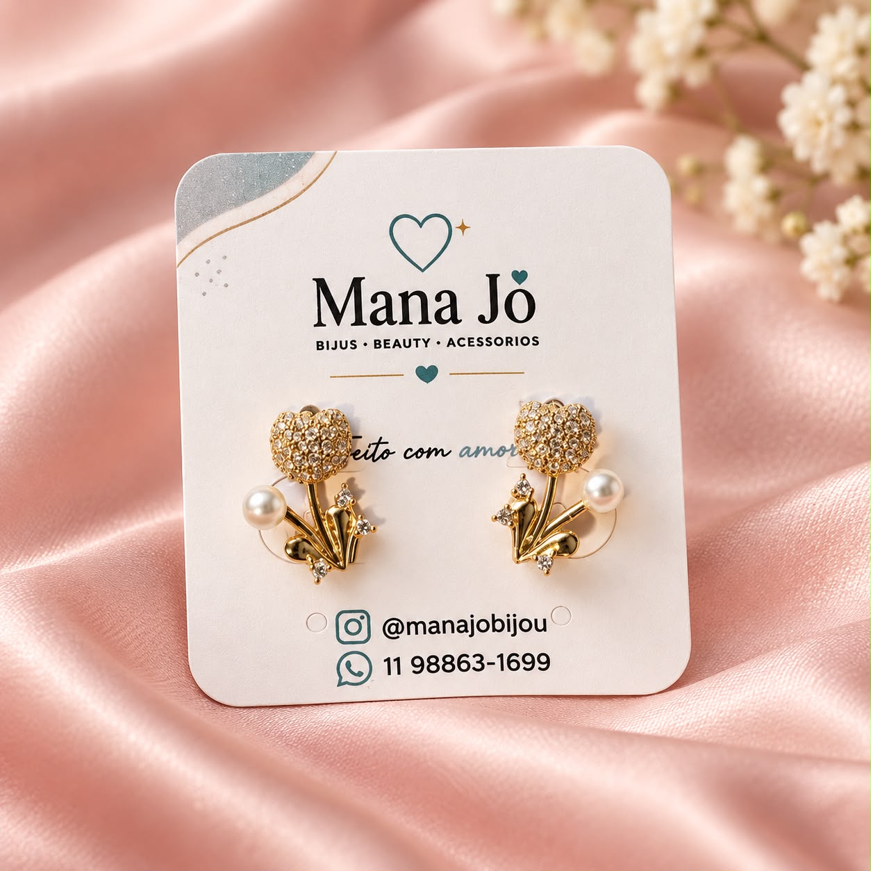 Par de brincos Flor com detalhe perola